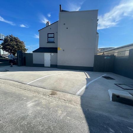 New Modern Apartment With Free Private Parking Plymouth Exterior foto