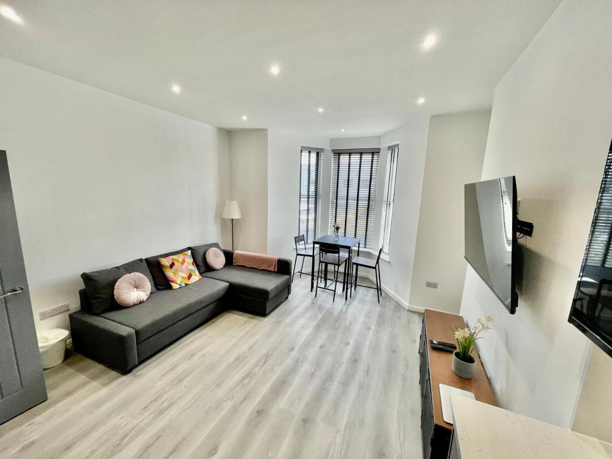 New Modern Apartment With Free Private Parking Plymouth Exterior foto