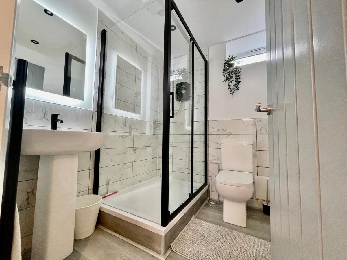 New Modern Apartment With Free Private Parking Plymouth Exterior foto