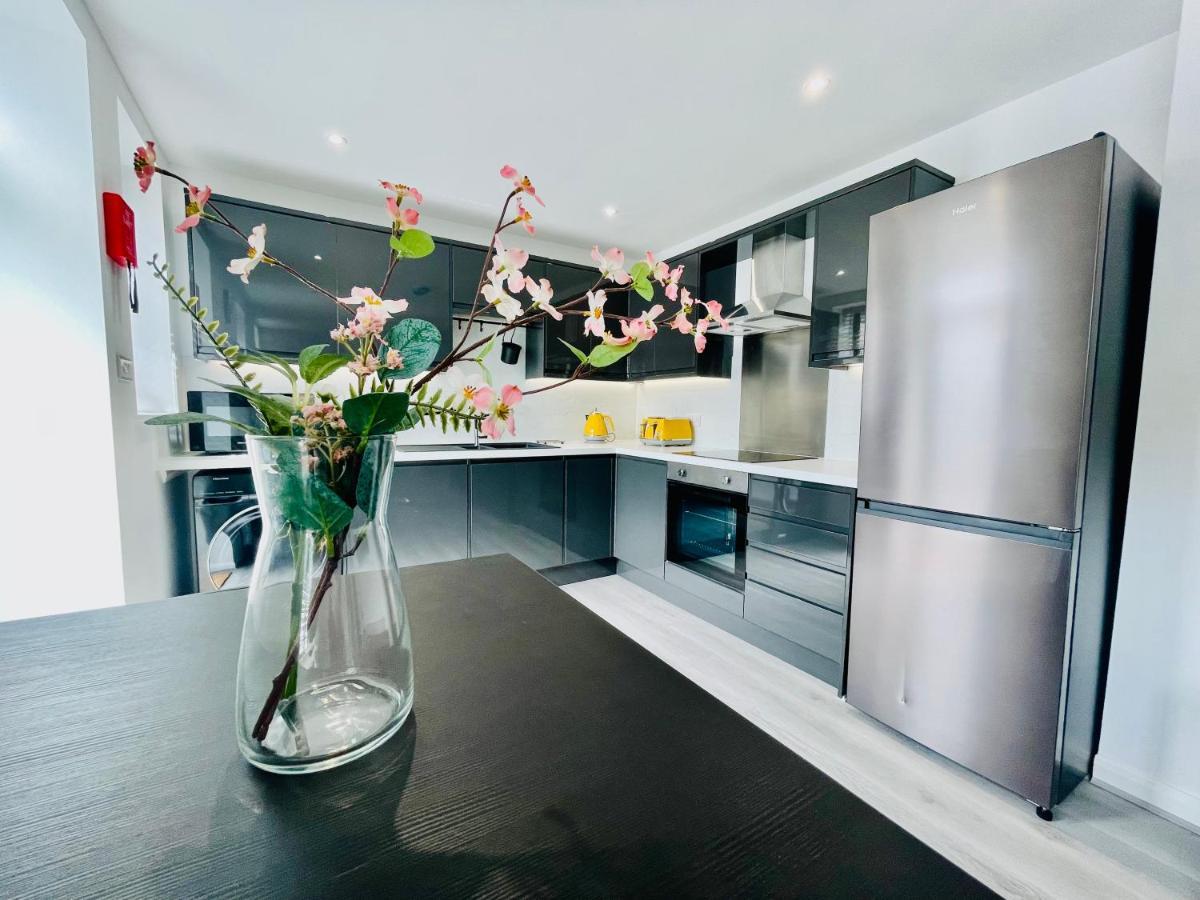 New Modern Apartment With Free Private Parking Plymouth Exterior foto